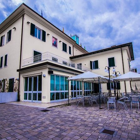 Hotel Butterfly Торре-дель-Лаго-Пуччіні Екстер'єр фото